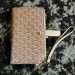 Michael Kors Wallet/Wristlet